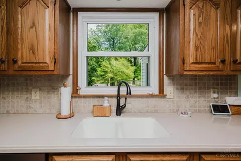 Kitchen - 1184 Locust Corner Rd, Cincinnati, OH 45245 photo 4 of 4