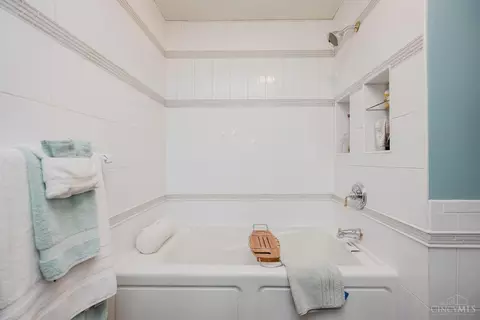 Bath - 1184 Locust Corner Rd, Cincinnati, OH 45245 photo 3 of 6