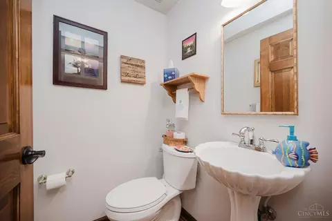 Bath - 1184 Locust Corner Rd, Cincinnati, OH 45245 photo 1 of 6