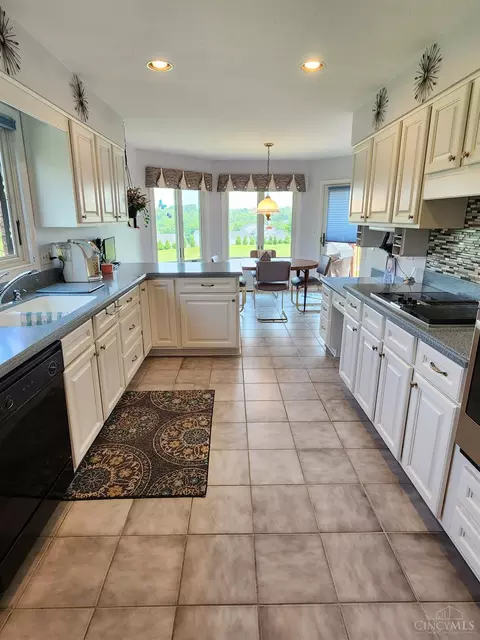 7534 Pickway Dr, Cincinnati, OH 45233 photo 15