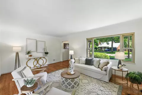 Living - 5960 Winnetka Dr, Cincinnati, OH 45236 photo 2 of 2