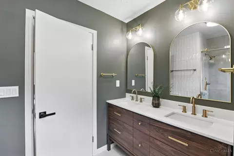Bath - 5960 Winnetka Dr, Cincinnati, OH 45236 photo 1 of 5
