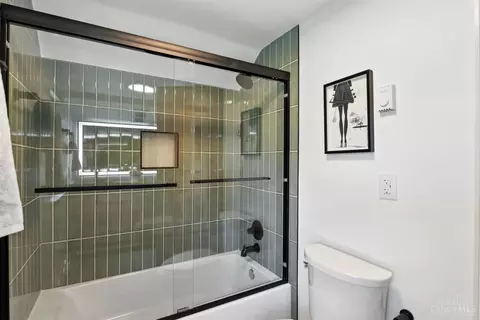 Bath - 5960 Winnetka Dr, Cincinnati, OH 45236 photo 4 of 5