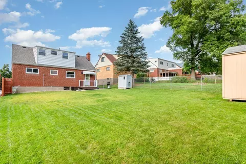 Exterior - 1475 Larann Ln, Cincinnati, OH 45231 photo 3 of 3