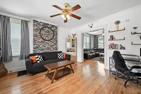 Living - 314 Pearl St, Reading, OH 45215 photo 2 of 4