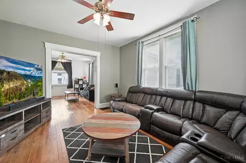 Living - 314 Pearl St, Reading, OH 45215 photo 3 of 4