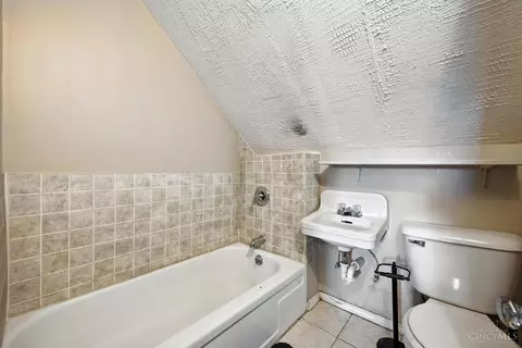 Bath - 314 Pearl St, Reading, OH 45215 photo 3 of 3