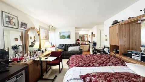 Bedroom - 435 Lafayette Ave, Cincinnati, OH 45220 photo 1 of 4