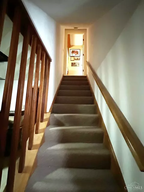 Entry Way - 435 Lafayette Ave, Cincinnati, OH 45220 photo 2 of 3
