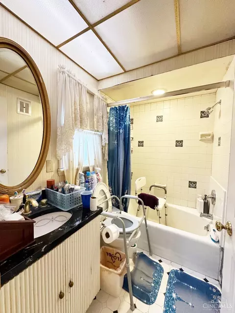 Bath - 435 Lafayette Ave, Cincinnati, OH 45220 photo 6 of 6