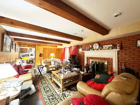 Living - 435 Lafayette Ave, Cincinnati, OH 45220 photo 3 of 5