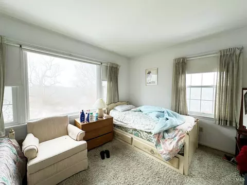 Bedroom - 435 Lafayette Ave, Cincinnati, OH 45220 photo 4 of 4