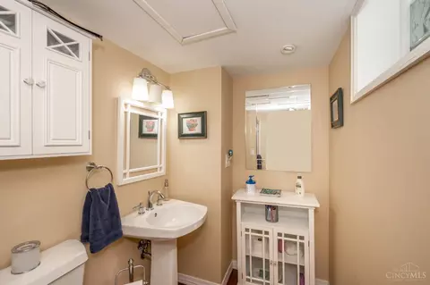 Bath - 7506 Mingo Ln, Madeira, OH 45243 photo 5 of 6