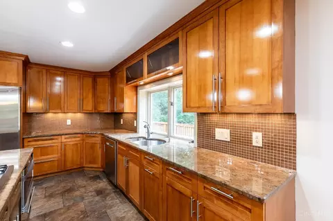 Kitchen - 8931 Terwilligers Trl, Montgomery, OH 45249 photo 7 of 9