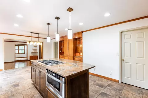 Kitchen - 8931 Terwilligers Trl, Montgomery, OH 45249 photo 5 of 9