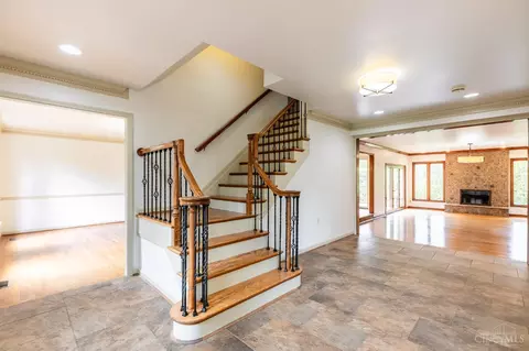 Entry Way - 8931 Terwilligers Trl, Montgomery, OH 45249 photo 2 of 5