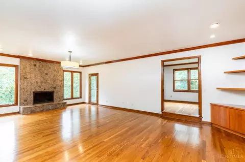 Living - 8931 Terwilligers Trl, Montgomery, OH 45249 photo 5 of 10