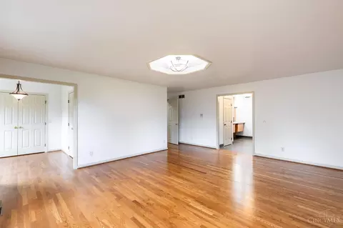 Living - 8931 Terwilligers Trl, Montgomery, OH 45249 photo 9 of 10
