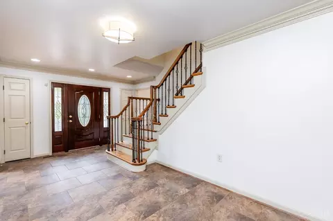 Entry Way - 8931 Terwilligers Trl, Montgomery, OH 45249 photo 1 of 5