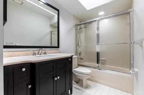 Bath - 8931 Terwilligers Trl, Montgomery, OH 45249 photo 7 of 10