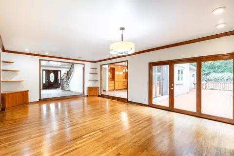 Living - 8931 Terwilligers Trl, Montgomery, OH 45249 photo 4 of 10