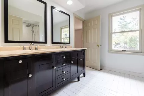 Bath - 8931 Terwilligers Trl, Montgomery, OH 45249 photo 8 of 10