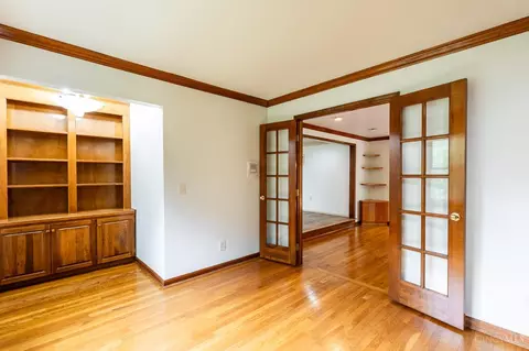 Living - 8931 Terwilligers Trl, Montgomery, OH 45249 photo 7 of 10