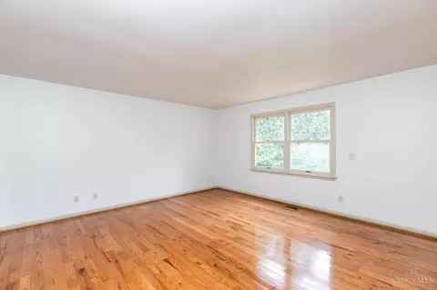 Living - 8931 Terwilligers Trl, Montgomery, OH 45249 photo 10 of 10