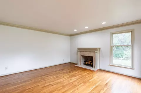 Living - 8931 Terwilligers Trl, Montgomery, OH 45249 photo 1 of 10