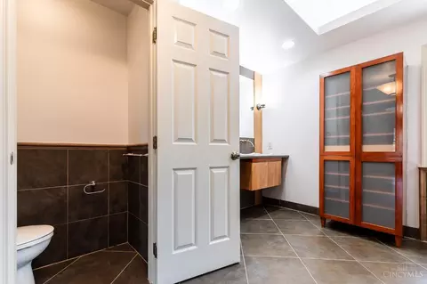 Bath - 8931 Terwilligers Trl, Montgomery, OH 45249 photo 6 of 10