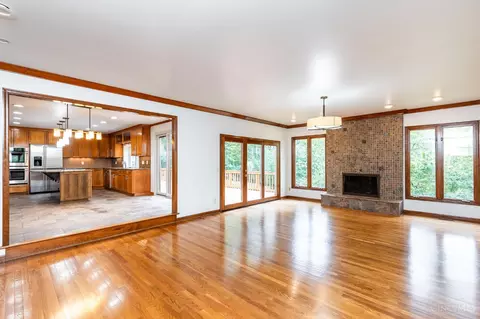 Living - 8931 Terwilligers Trl, Montgomery, OH 45249 photo 3 of 10