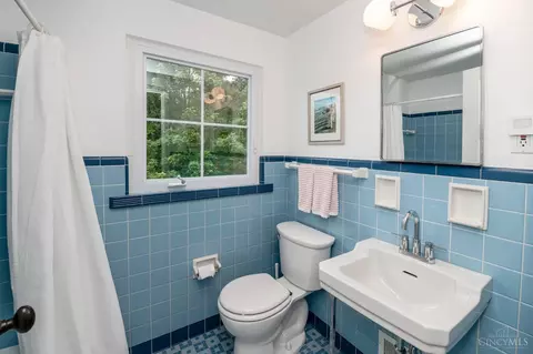 Bath - 3449 Uright Pl, Cincinnati, OH 45208 photo 2 of 3