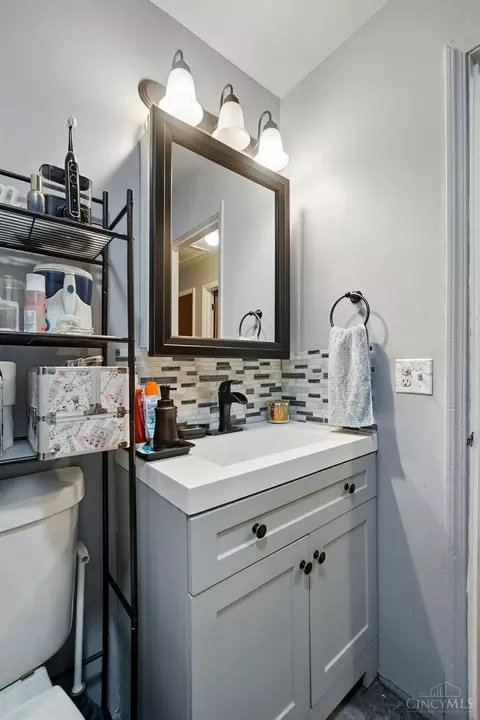 Bath - 848 Hanson Dr, Forest Park, OH 45240 photo 1 of 4