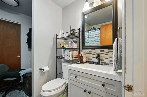 Bath - 848 Hanson Dr, Forest Park, OH 45240 photo 2 of 4