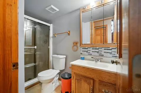 Bath - 848 Hanson Dr, Forest Park, OH 45240 photo 3 of 4
