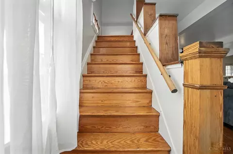 Entry Way - 343 Ada St, Cincinnati, OH 45219 photo 5 of 11