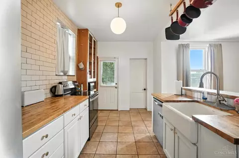 Kitchen - 343 Ada St, Cincinnati, OH 45219 photo 4 of 7