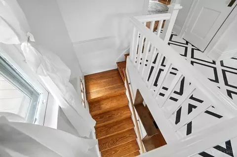 Entry Way - 343 Ada St, Cincinnati, OH 45219 photo 6 of 11