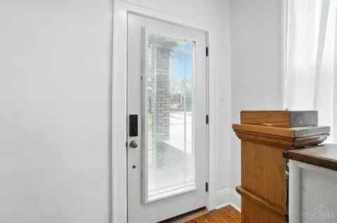 Entry Way - 343 Ada St, Cincinnati, OH 45219 photo 2 of 11