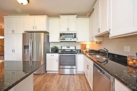 Kitchen - 7917 Oakbridge Way, Cincinnati, OH 45248 photo 3 of 5