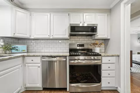 Kitchen - 3862 Settle Rd, Mariemont, OH 45227 photo 5 of 6