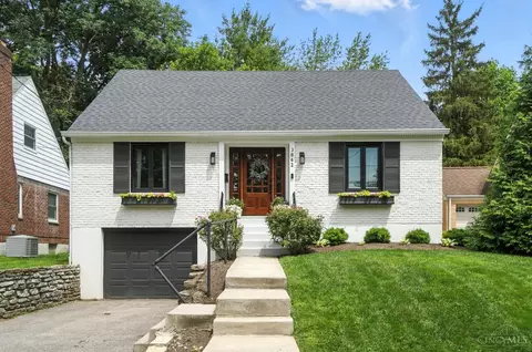 3862 Settle Rd, Mariemont, OH 45227