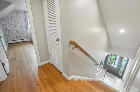Entry Way - 3862 Settle Rd, Mariemont, OH 45227 photo 5 of 5