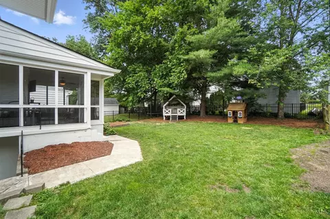 Exterior - 3862 Settle Rd, Mariemont, OH 45227 photo 9 of 12