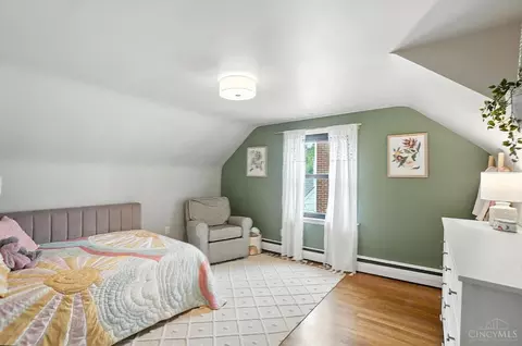 Bedroom - 3862 Settle Rd, Mariemont, OH 45227 photo 5 of 9