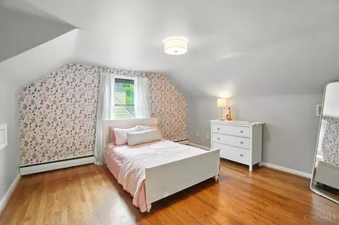 Bedroom - 3862 Settle Rd, Mariemont, OH 45227 photo 7 of 9