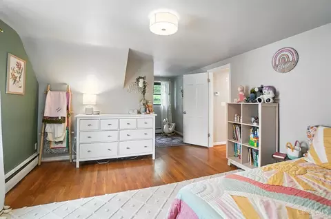 Bedroom - 3862 Settle Rd, Mariemont, OH 45227 photo 6 of 9