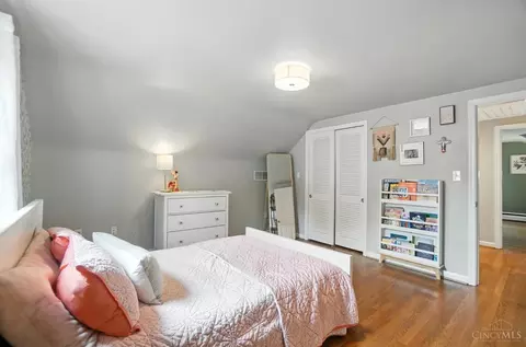 Bedroom - 3862 Settle Rd, Mariemont, OH 45227 photo 9 of 9
