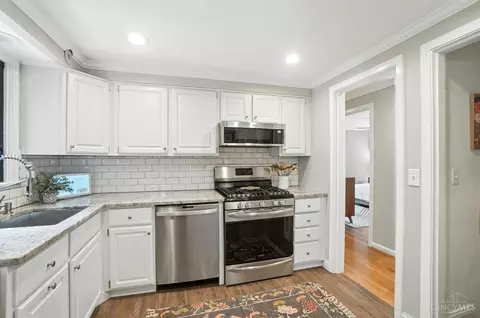 Kitchen - 3862 Settle Rd, Mariemont, OH 45227 photo 2 of 6