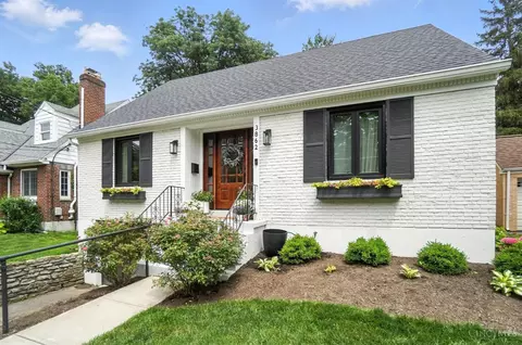 Exterior - 3862 Settle Rd, Mariemont, OH 45227 photo 2 of 12